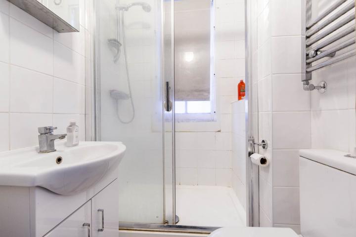 Modern Apartment Grosvenor Gardens, Willesden Green